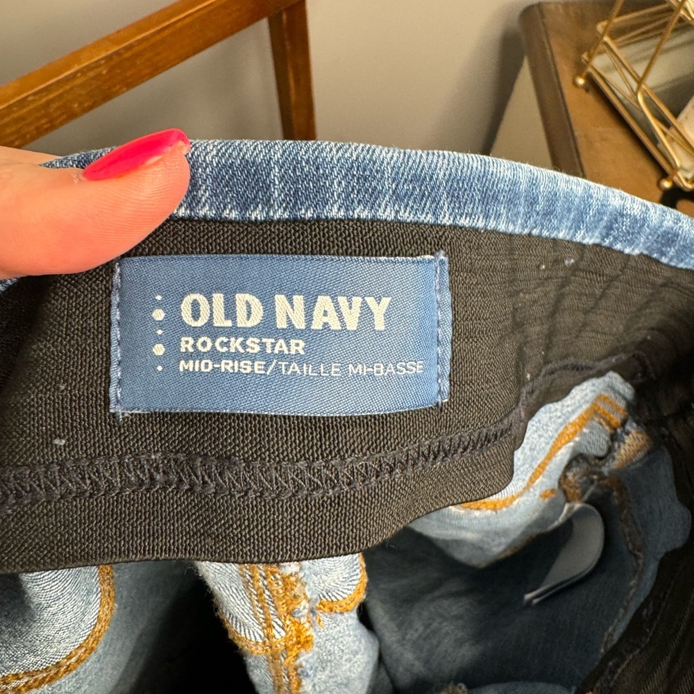 Women’s Pull-On Old Navy Rockstar Skinny Jeans - Picture 5 of 5